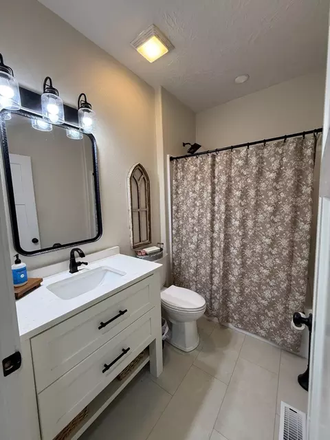 Bath - 409 Valley Rd, Thayer, MO 65791 photo 3 of 3