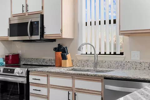 Kitchen - 186 Bunker Ridge Dr #9, Branson, MO 65616 photo 2 of 4