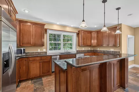 Kitchen - 21194 Lawrence 2230, Aurora, MO 65605 photo 5 of 7