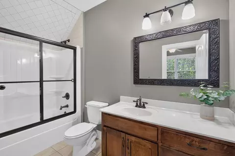 Bath - 21194 Lawrence 2230, Aurora, MO 65605 photo 5 of 6