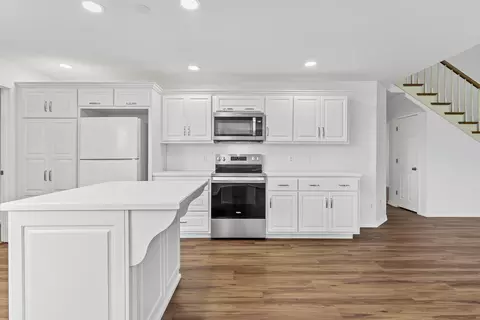 Kitchen - 3786 E Kingsbury St, Springfield, MO 65809 photo 2 of 6