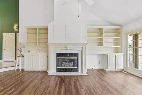 Living - 3786 E Kingsbury St, Springfield, MO 65809 photo 7 of 9