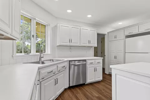 Kitchen - 3786 E Kingsbury St, Springfield, MO 65809 photo 3 of 6