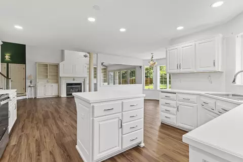 Kitchen - 3786 E Kingsbury St, Springfield, MO 65809 photo 5 of 6