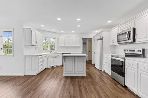 Kitchen - 3786 E Kingsbury St, Springfield, MO 65809 photo 1 of 6