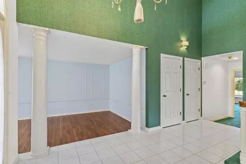 Entry Way - 3786 E Kingsbury St, Springfield, MO 65809 photo 4 of 6