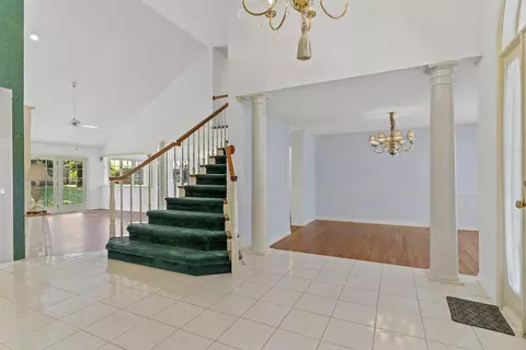 Entry Way - 3786 E Kingsbury St, Springfield, MO 65809 photo 3 of 6