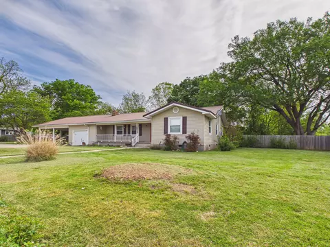 803 N Springfield St, Berryville, AR 72616