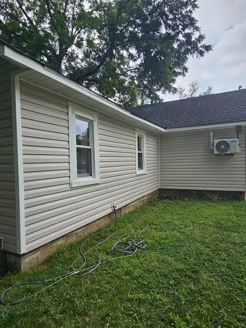 Exterior - 1831 W Chestnut St, Springfield, MO 65802 photo 5 of 6