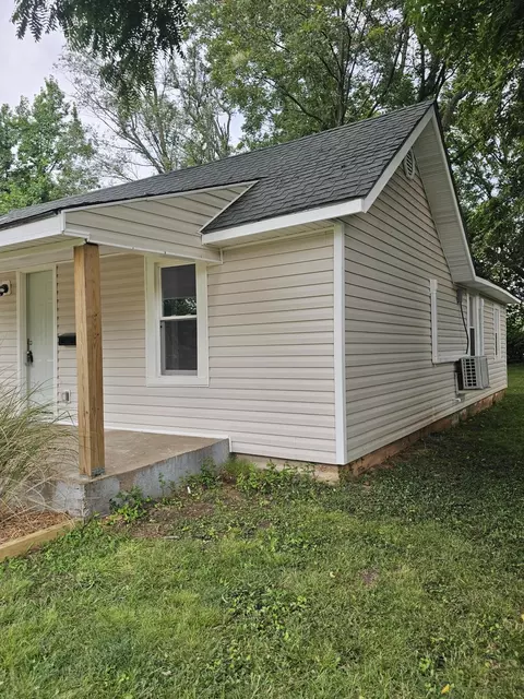 Exterior - 1831 W Chestnut St, Springfield, MO 65802 photo 2 of 6