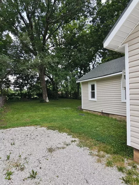 Exterior - 1831 W Chestnut St, Springfield, MO 65802 photo 4 of 6