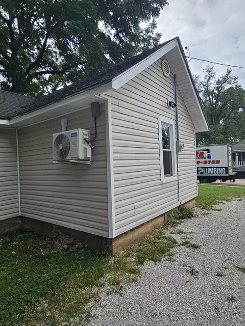 Exterior - 1831 W Chestnut St, Springfield, MO 65802 photo 6 of 6