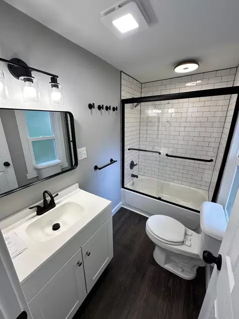 Bath - 1831 W Chestnut St, Springfield, MO 65802 photo 1 of 2