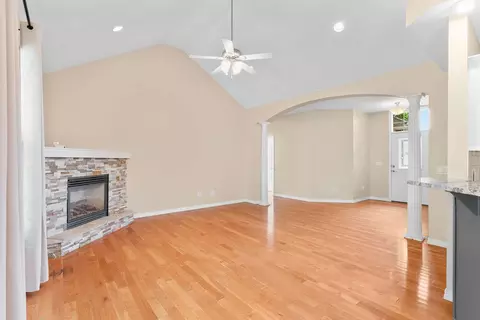 Living - 5305 N 11th Ave, Ozark, MO 65721 photo 2 of 4
