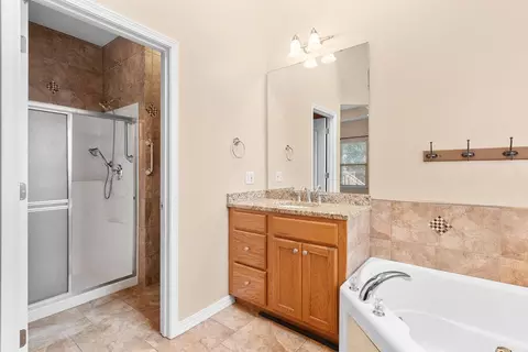Bath - 5305 N 11th Ave, Ozark, MO 65721 photo 3 of 4