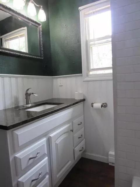 Bath - 238 Wilson Way, Marshfield, MO 65706 photo 2 of 4