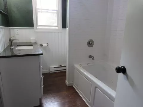 Bath - 238 Wilson Way, Marshfield, MO 65706 photo 1 of 4