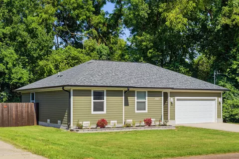 Exterior - 1027 S Overhill Ave, Springfield, MO 65802 photo 2 of 7