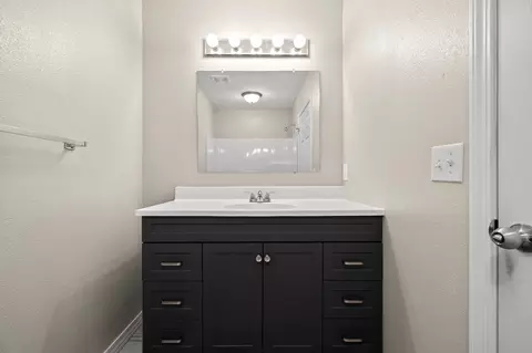 Bath - 1027 S Overhill Ave, Springfield, MO 65802 photo 3 of 5