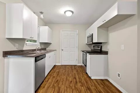 Kitchen - 1027 S Overhill Ave, Springfield, MO 65802 photo 4 of 4