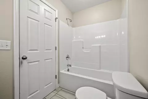 Bath - 1027 S Overhill Ave, Springfield, MO 65802 photo 4 of 5