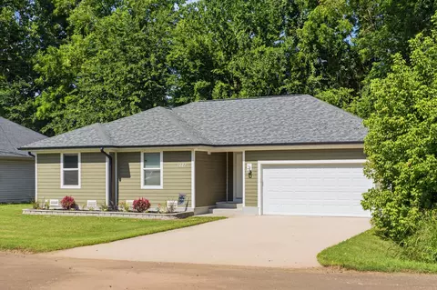 Exterior - 1027 S Overhill Ave, Springfield, MO 65802 photo 3 of 7