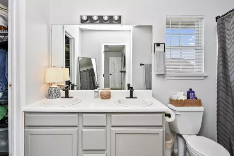 Bath - 334 Sugar Tree Rd, Sparta, MO 65753 photo 2 of 4