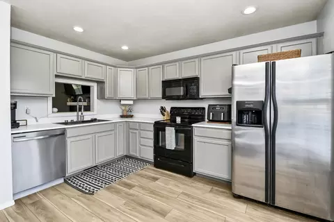 Kitchen - 334 Sugar Tree Rd, Sparta, MO 65753 photo 4 of 4