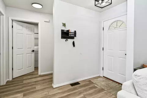 Entry Way - 334 Sugar Tree Rd, Sparta, MO 65753 photo 2 of 2