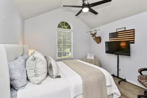 Bedroom - 334 Sugar Tree Rd, Sparta, MO 65753 photo 5 of 6