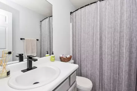 Bath - 334 Sugar Tree Rd, Sparta, MO 65753 photo 3 of 4