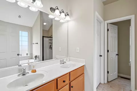 Bath - 1102 E Cobblestone Dr, Ozark, MO 65721 photo 2 of 5