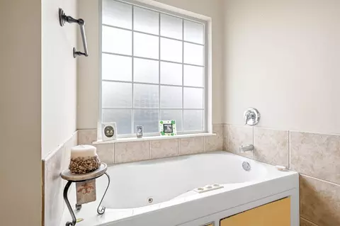 Bath - 1102 E Cobblestone Dr, Ozark, MO 65721 photo 4 of 5