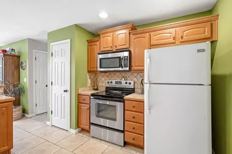 Kitchen - 1102 E Cobblestone Dr, Ozark, MO 65721 photo 2 of 2