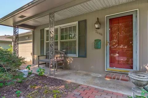 Exterior - 2444 S Mccann Ave, Springfield, MO 65804 photo 5 of 11