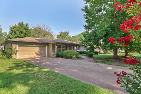Exterior - 2444 S Mccann Ave, Springfield, MO 65804 photo 4 of 11