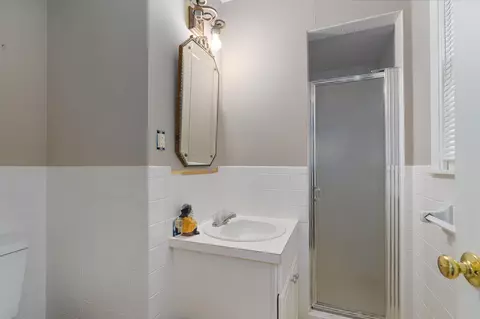 Bath - 2444 S Mccann Ave, Springfield, MO 65804 photo 2 of 2