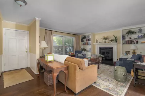 Entry Way - 2444 S Mccann Ave, Springfield, MO 65804 photo 1 of 2