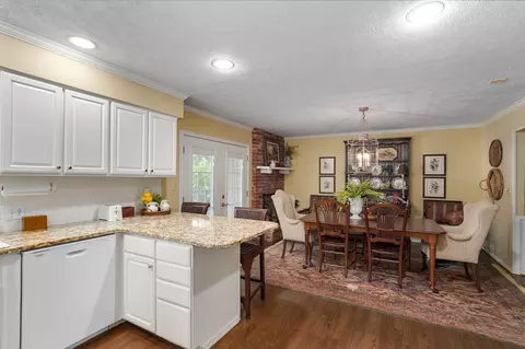 Dining - 2444 S Mccann Ave, Springfield, MO 65804 photo 2 of 2