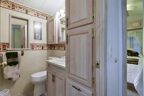 Bath - 307 Sunshine Cir, Branson, MO 65616 photo 1 of 2