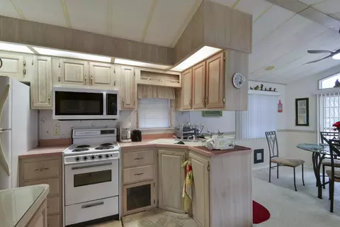 Kitchen - 307 Sunshine Cir, Branson, MO 65616 photo 3 of 3