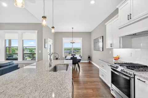 Kitchen - 1632 W Gaslight Dr, Springfield, MO 65810 photo 3 of 5