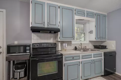 Kitchen - 6472 N Farm Road 91, Willard, MO 65781 photo 2 of 4
