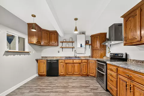 Kitchen - 1854 S Oakmont Ave, Springfield, MO 65809 photo 6 of 8