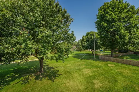 Exterior - 1854 S Oakmont Ave, Springfield, MO 65809 photo 9 of 12