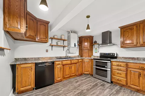 Kitchen - 1854 S Oakmont Ave, Springfield, MO 65809 photo 7 of 8