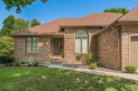 Exterior - 1854 S Oakmont Ave, Springfield, MO 65809 photo 3 of 12