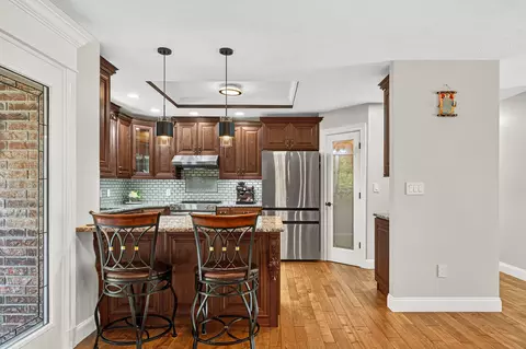 Kitchen - 1854 S Oakmont Ave, Springfield, MO 65809 photo 2 of 8
