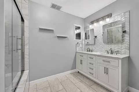 Bath - 1854 S Oakmont Ave, Springfield, MO 65809 photo 6 of 7