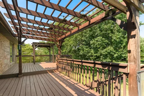 Exterior - 1854 S Oakmont Ave, Springfield, MO 65809 photo 6 of 12